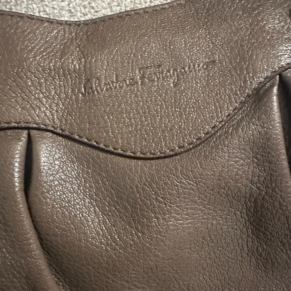 ‼️SOLD‼️Salvatore Ferragamo Gancini Shoulder Bag Leather Brown Silver - Picture 4 of 10